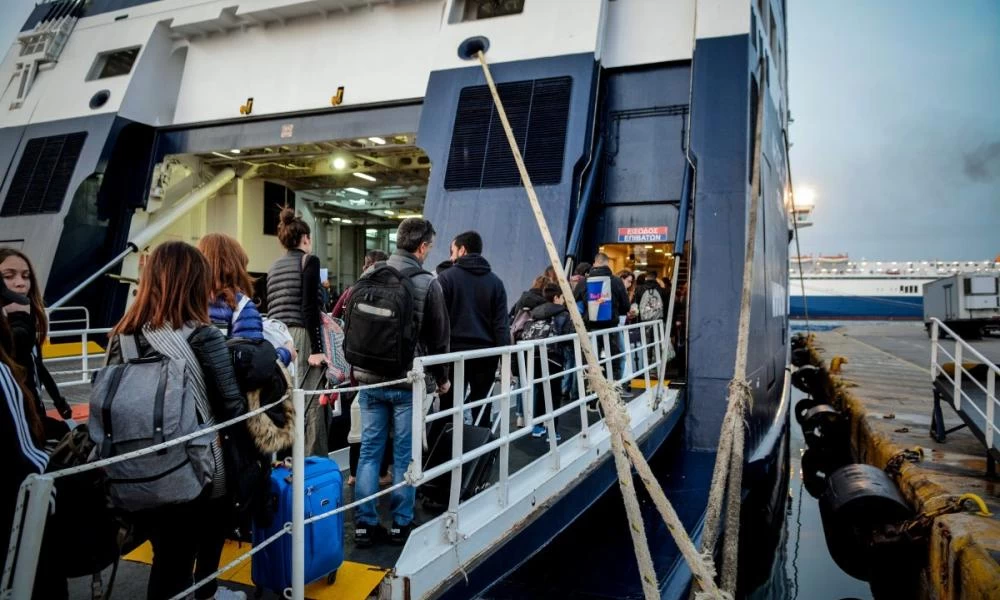 Άρον άρον επιστρέφουν οι εκδρομείς του Αυγούστου: Ομαλή η κίνηση στις εθνικές οδούς - Γεμάτα τα πλοία στα λιμάνια